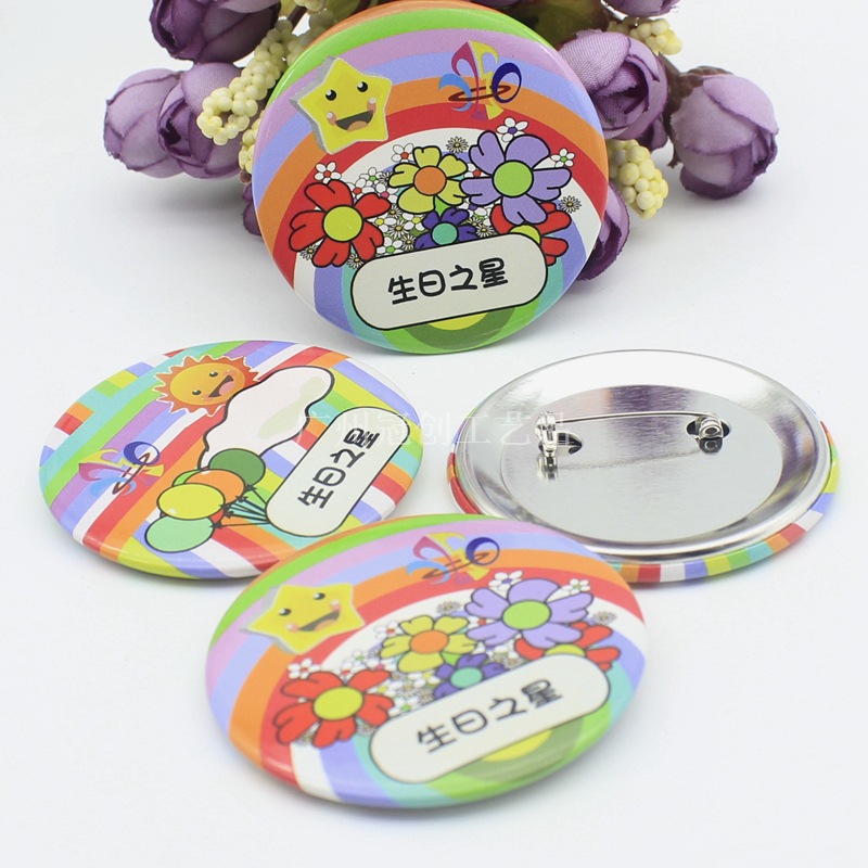 节日礼品胸章定制马口铁塑料底徽章 塑料夹胸章定制LOGO精美胸章-阿里巴巴