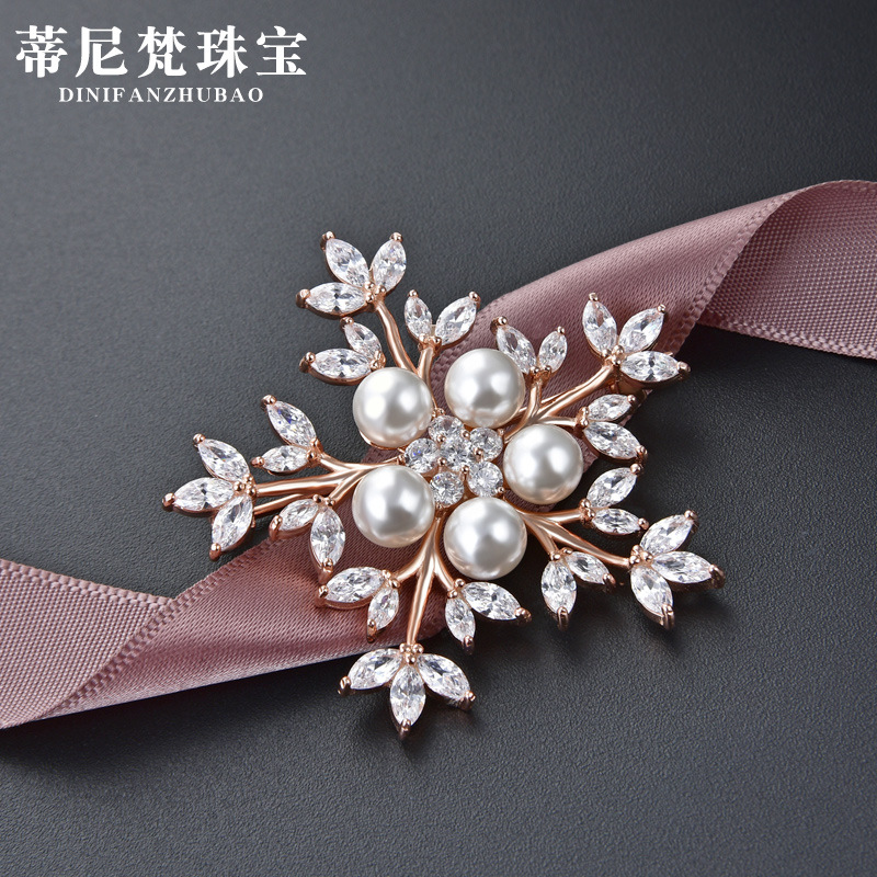 S925 plata esterlina copo de nieve perla broche mujer de gama alta elegante traje chaqueta suéter pin ramillete decorativo accesorios