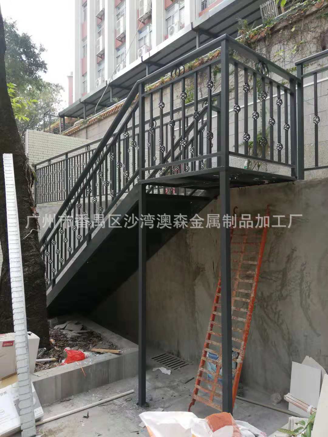 承揽户外加建钢结构楼梯 多层消防楼梯施工方案 生产高层应急楼梯-阿里巴巴