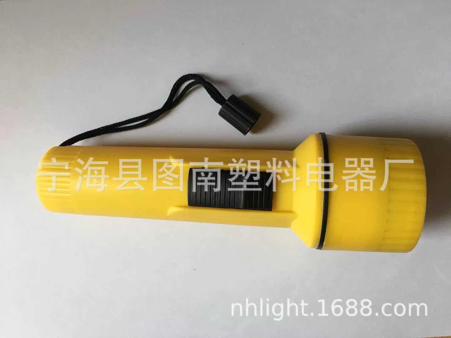 Желтый свет фонарик 2D сухой аккумулятор пластиковый фонарик старый желтый свет лампы фонарик светодиодный сигнальный свет P2078-1