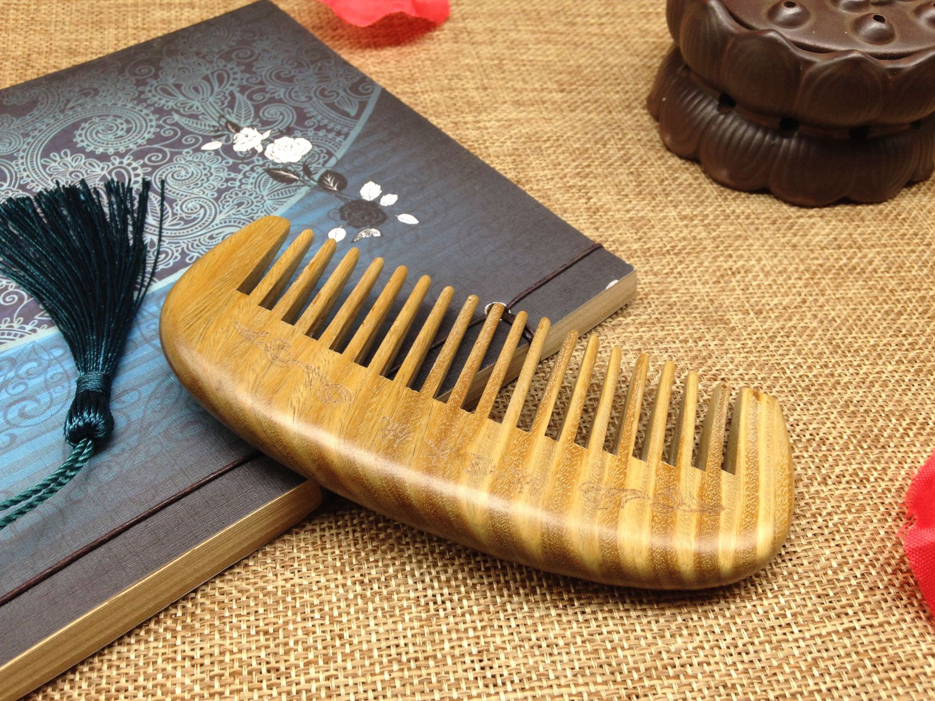 厂家供应木梳绿檀木梳批发木发饰木饰品绿檀木梳雕刻木梳-阿里巴巴