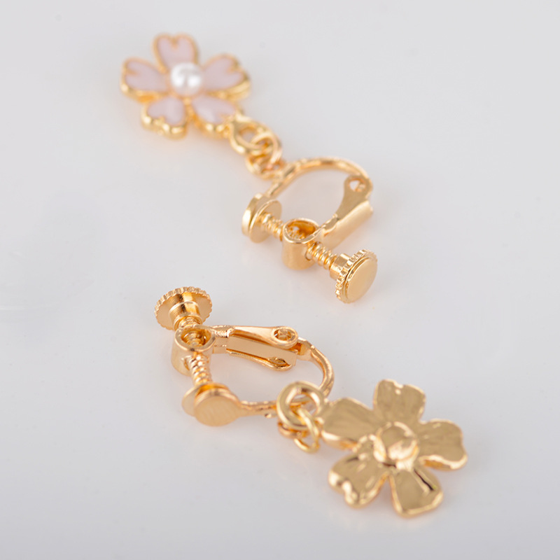 Korean Oil Pink Cherry Blossom Pearl Earrings Korean Shamrock Earring Wholesale Nihaojewelry display picture 2