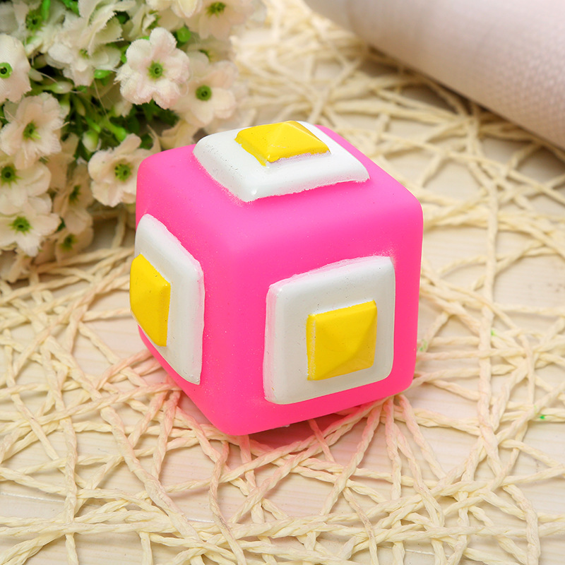 Europa y América suministro directo de PVC para mascotas Cubo de vinilo elástico perro gato educativo juguete interactivo suministros para mascotas al por mayor