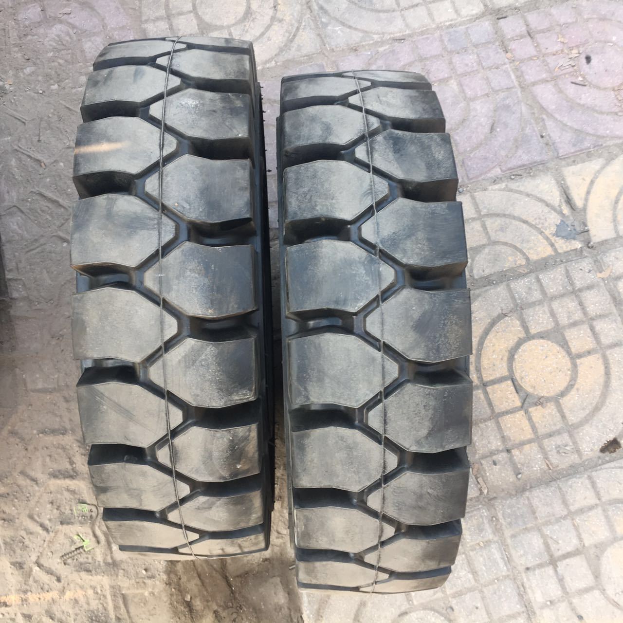 长期供应650-10叉车专用轮胎前进6.50-10叉车充气轮胎耐磨防滑