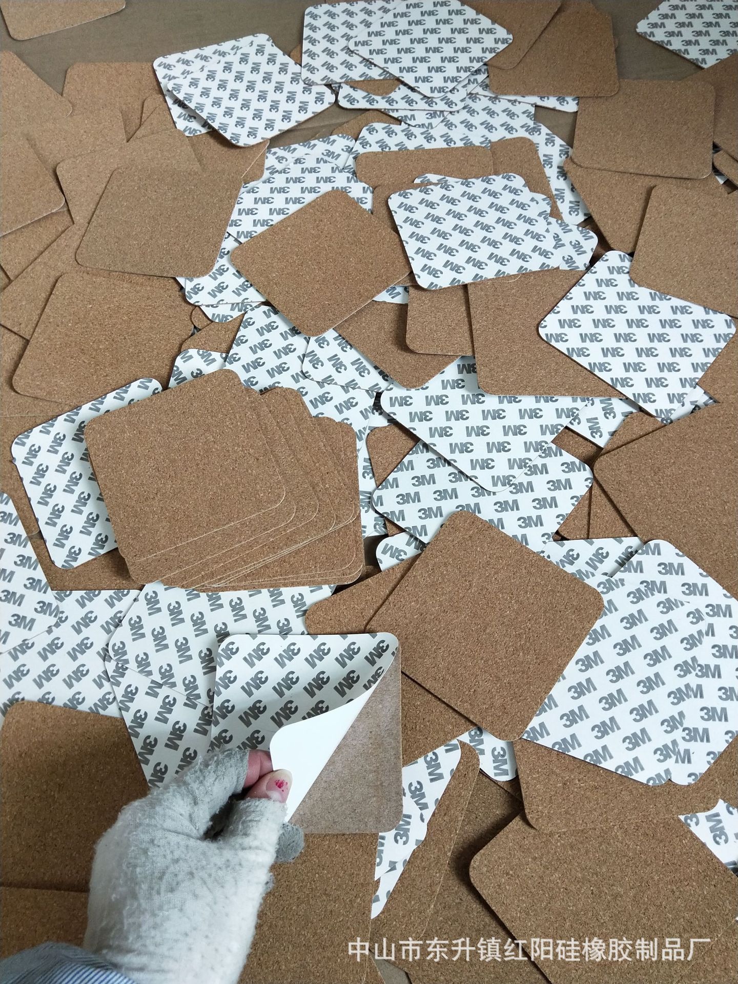 供应玻璃软木垫片 软木密封垫圈 单面背胶方形软木垫片