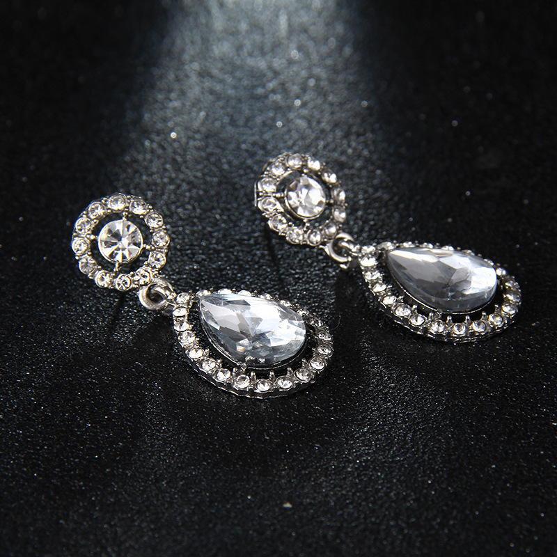 Simple Personality Diamond-studded Water Drop Long Earrings display picture 10