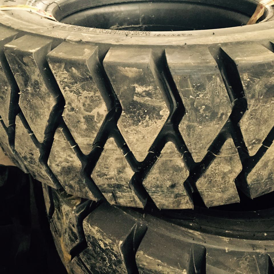 厂家销售650-10 实心轮胎6.50-10叉车专用实心轮胎全新耐磨防滑