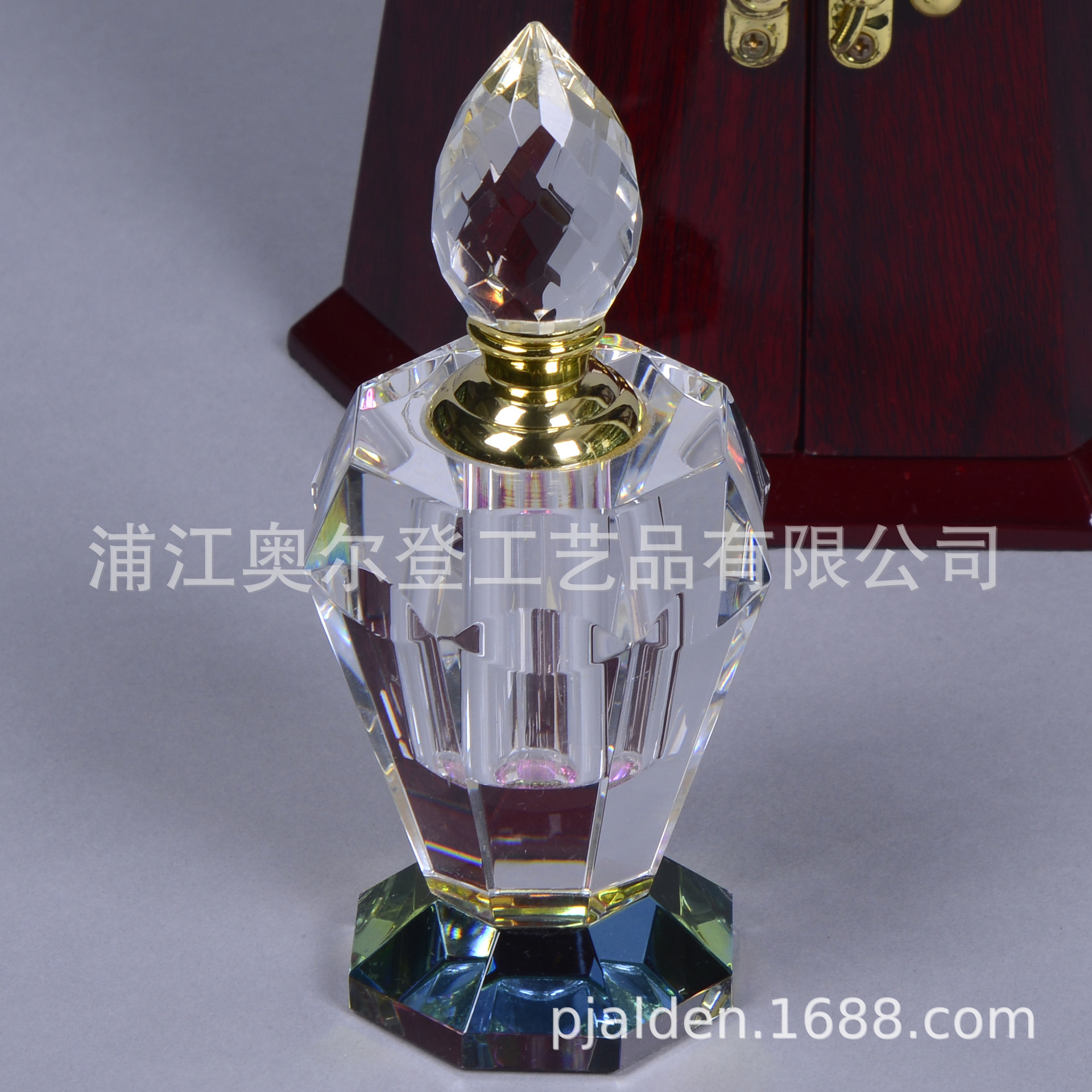 Export double-door wooden gift box, hexagonal packaging, high-end Middle Eastern essential oil bottle wooden box, crystal perfume gift set detail image 4