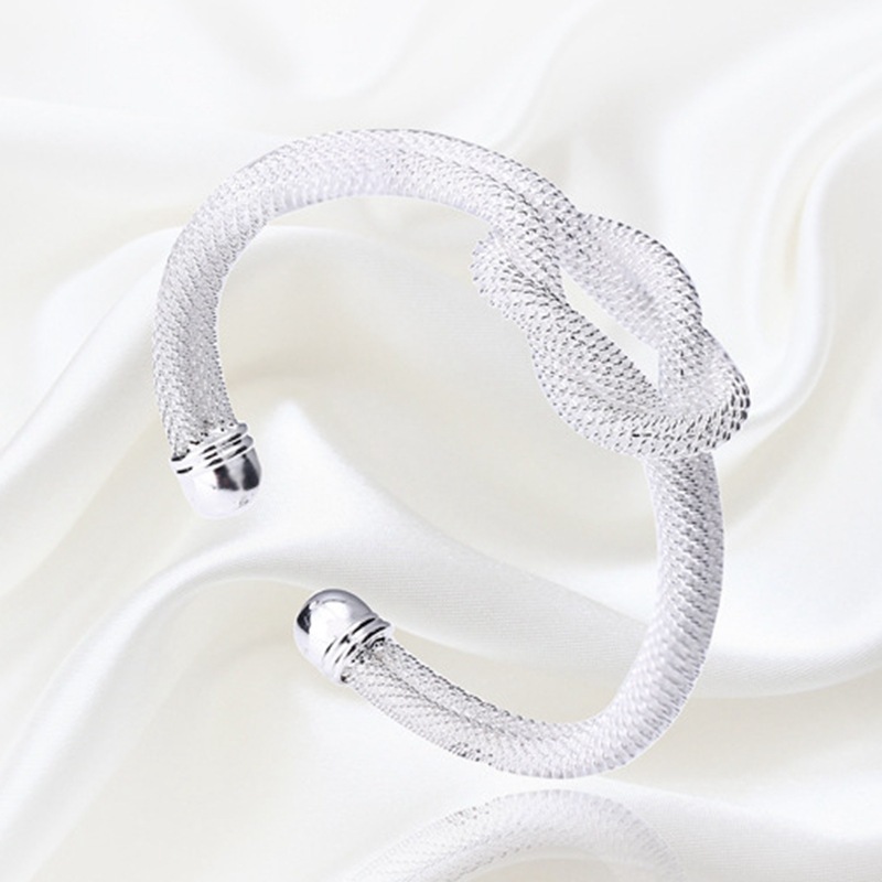 Fashionable woven bracelet