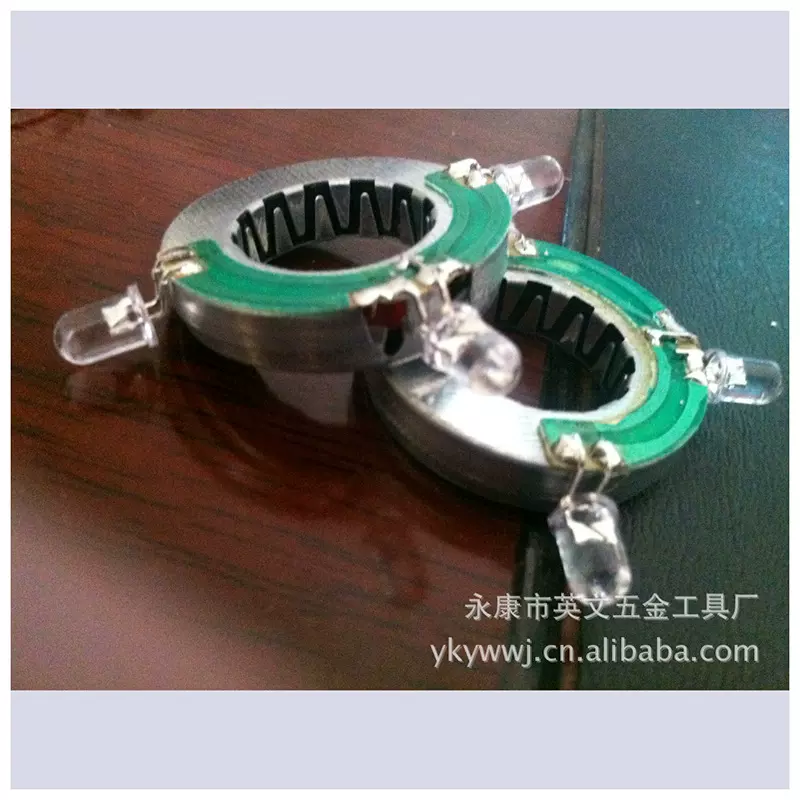 大量供应滑板车电池灯芯优质溜冰鞋闪光轮灯芯日产8000只