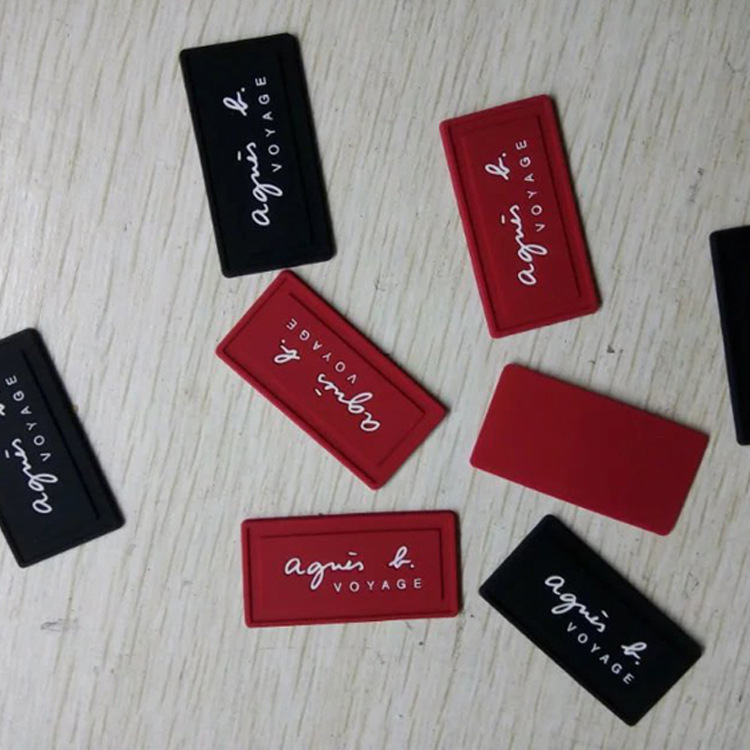 廠家直銷商標pvc軟膠服裝拉鏈頭東莞PVC滴塑廠家定制服飾供貨商