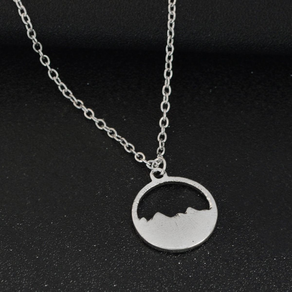 跨境圆形锁骨链山峰叠峦吊坠项链配饰女简约山连山项饰新品爆款