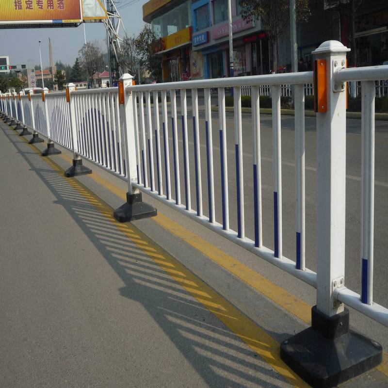 广州现货市政道路护栏 锌钢道路交通隔离栏杆 马路 京式交通护栏