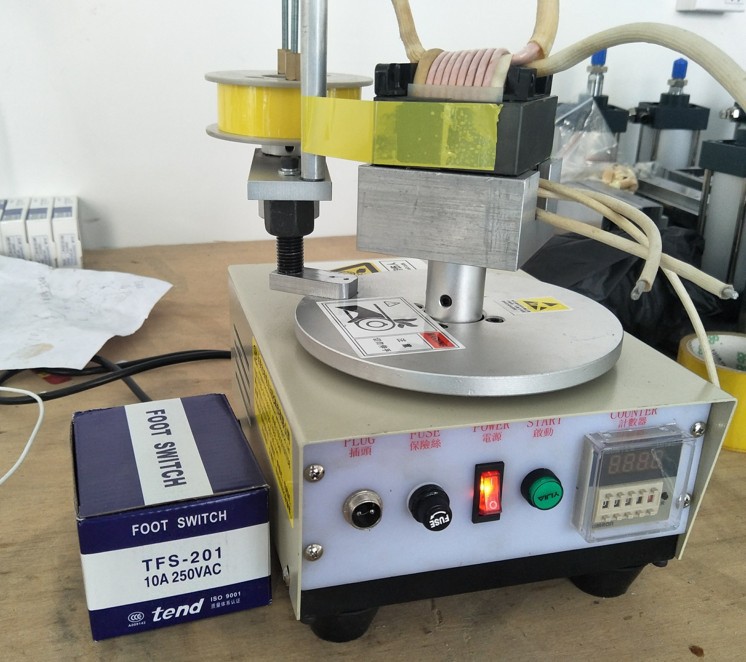 电源变压器半自动包胶机1000R高低频变压器磁芯线包外围胶包胶机