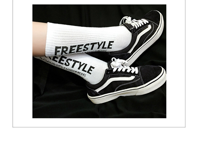 Korean New Black And White Letters In Tube Cotton Socks Autumn And Winter Breathable Sports Socks display picture 4