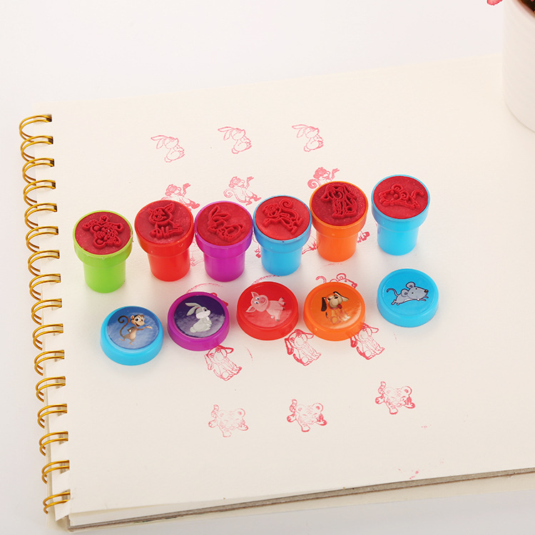 Zhang Qu nuevo animal de dibujos animados Zodiaco sello plástico 12 patrones traje