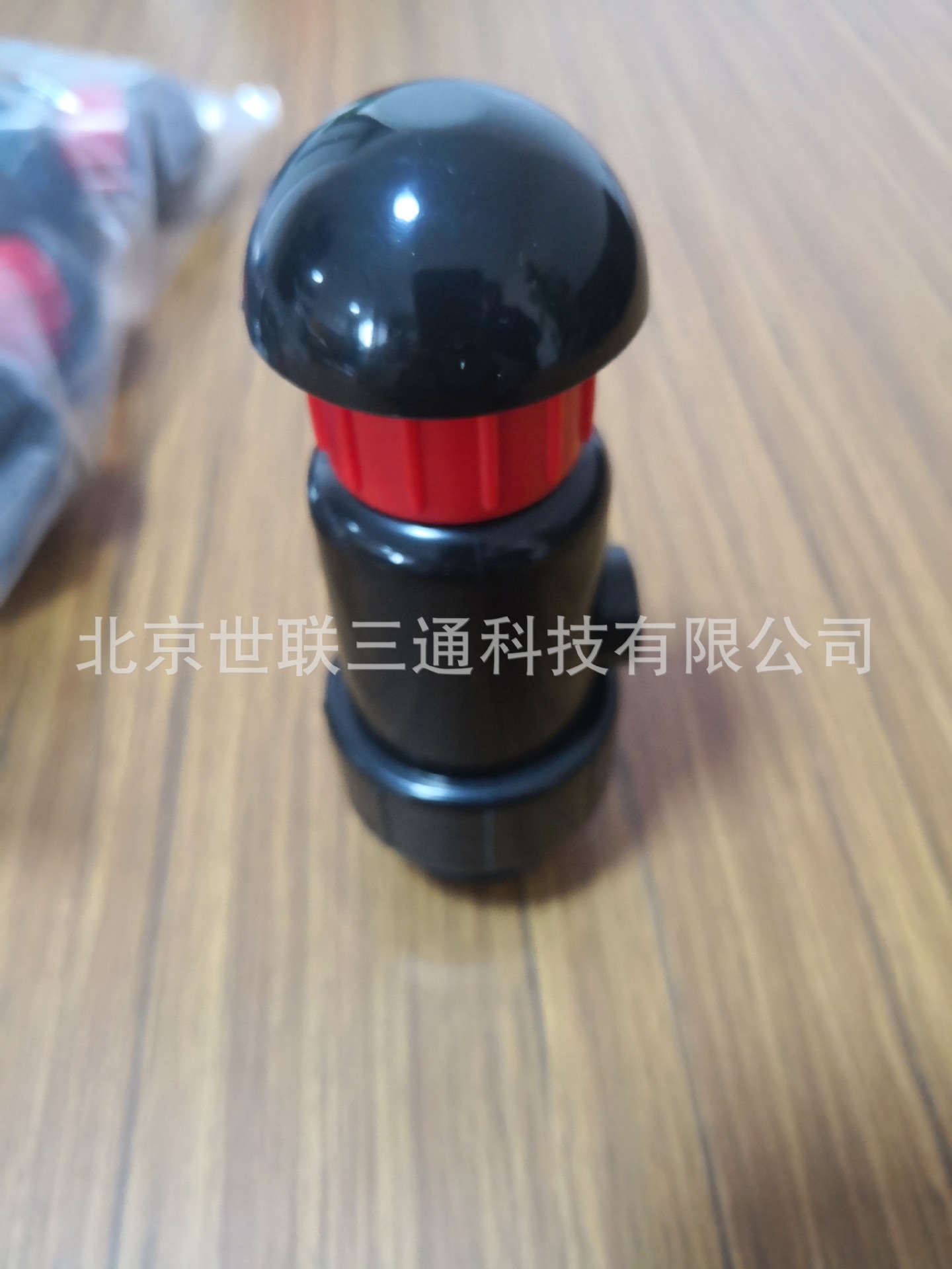 Venta directa de fábrica gran cantidad de válvula de escape agrícola 1 pulgada de riego de plástico negro válvula de entrada y escape de aire de riego