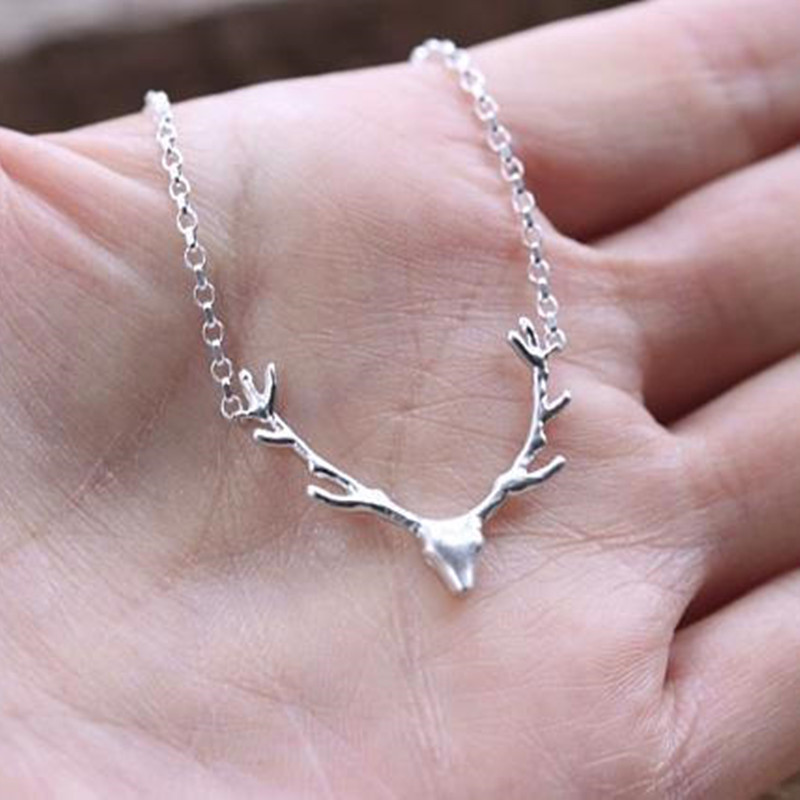 Simple Antler Necklace Christmas Elk Reindeer Pendant Necklace Female Clavicle Chain Fawn Antler Nec
