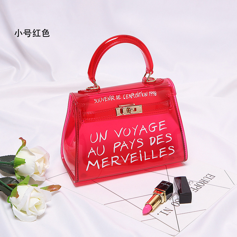 투명한 빨간 트럼펫