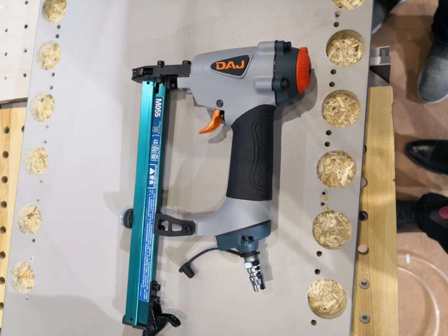Pneumatic Colloidal particles Division move Colloidal particles Portable glue gun portable Colloidal particles