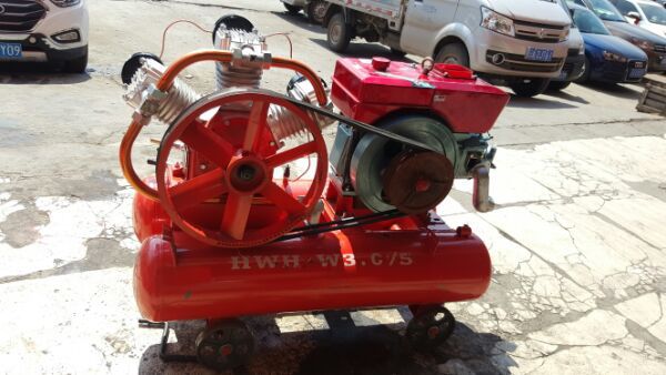 云南昆明红五环W-3.0/5配百年常ZS1115空压机