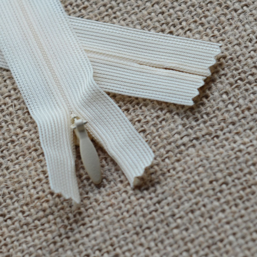 供应YKK尼龙拉链头 2#蕾丝隐形拉链 晚礼服后背隐形YKK原产拉链