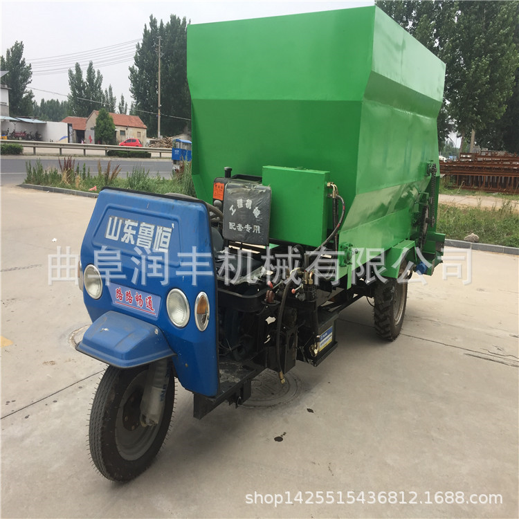 青贮草料喂料机 襄阳第三代撒料车