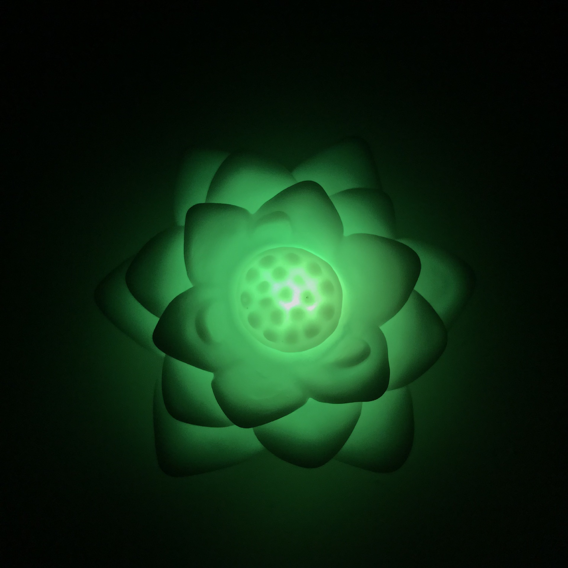 A015【厂家直销】七彩莲花小夜灯 许愿灯 七彩荷花灯 热卖小夜灯|ru