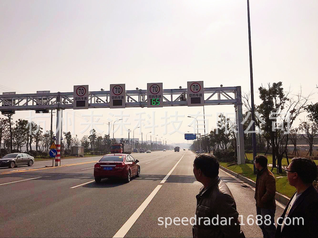 单车道车速反馈仪单车道雷达测速仪窄波雷达测速显示屏互不干扰