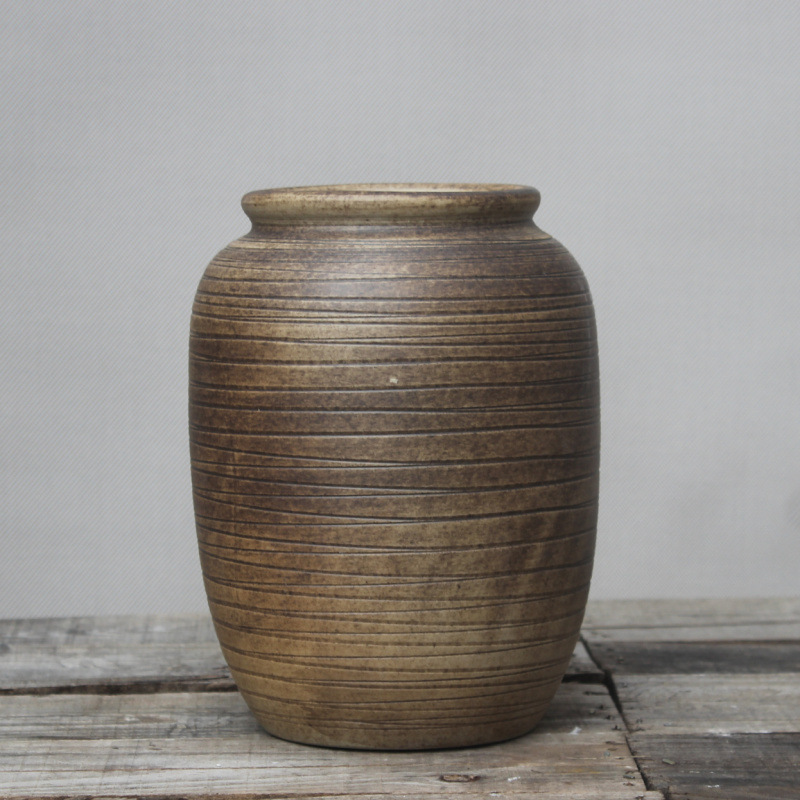 La literatura y el arte artesanales retro hacen tres conjuntos de jarrones, adornos y macetas artesanales en latas de cerámica seca de Old jingdezhen.