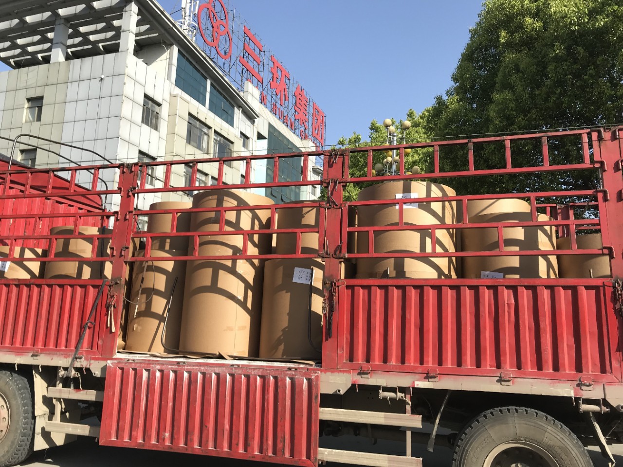 防水淋膜牛皮纸 牛皮包装纸打包盒纸餐盒纸牛卡纸进口GP牛卡纸