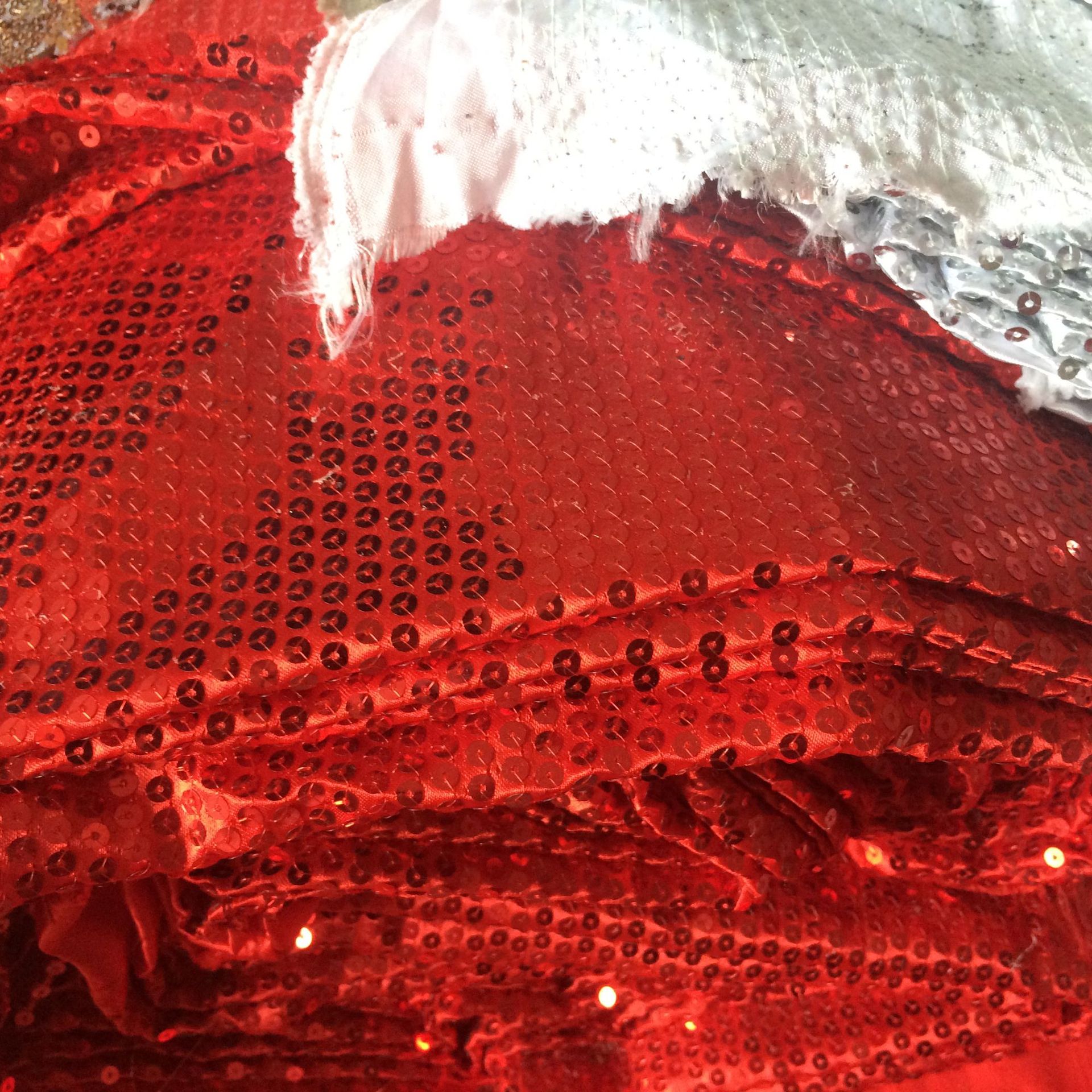 供应色丁亮片绣面料/舞蹈服面料/时装面料/包包面料