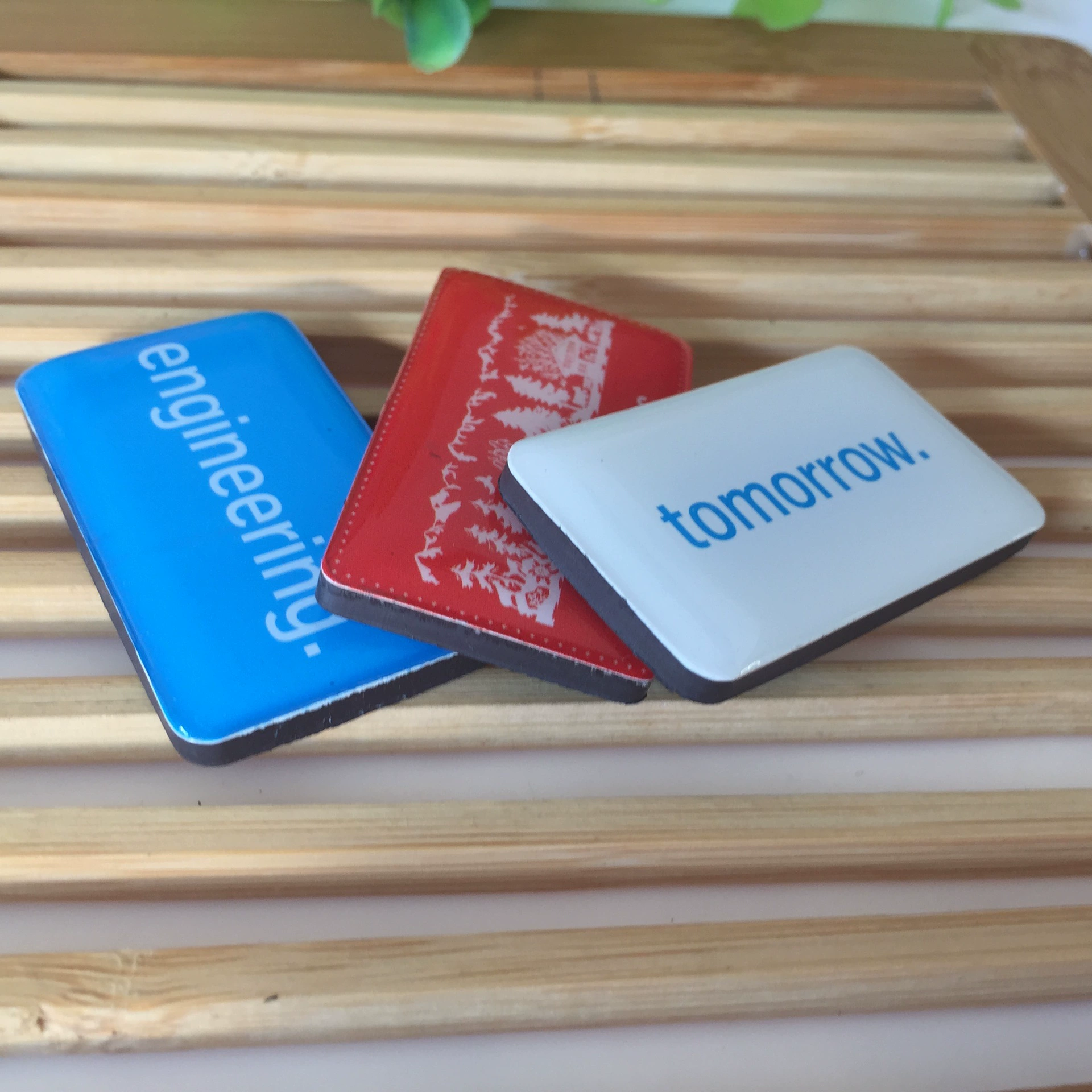 Пользовательские капающий клей Наклейки на холодильник Жестяные наклейки на холодильник Магнитные наклейки на холодильник Мягкие клеевые наклейки Заводские рекламные подарки