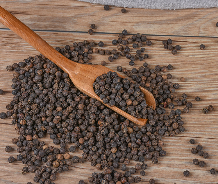 Black Pepper (Piper nigrum) — Whole Dried Food-Herb Spice, 500g Bulk Pack key features