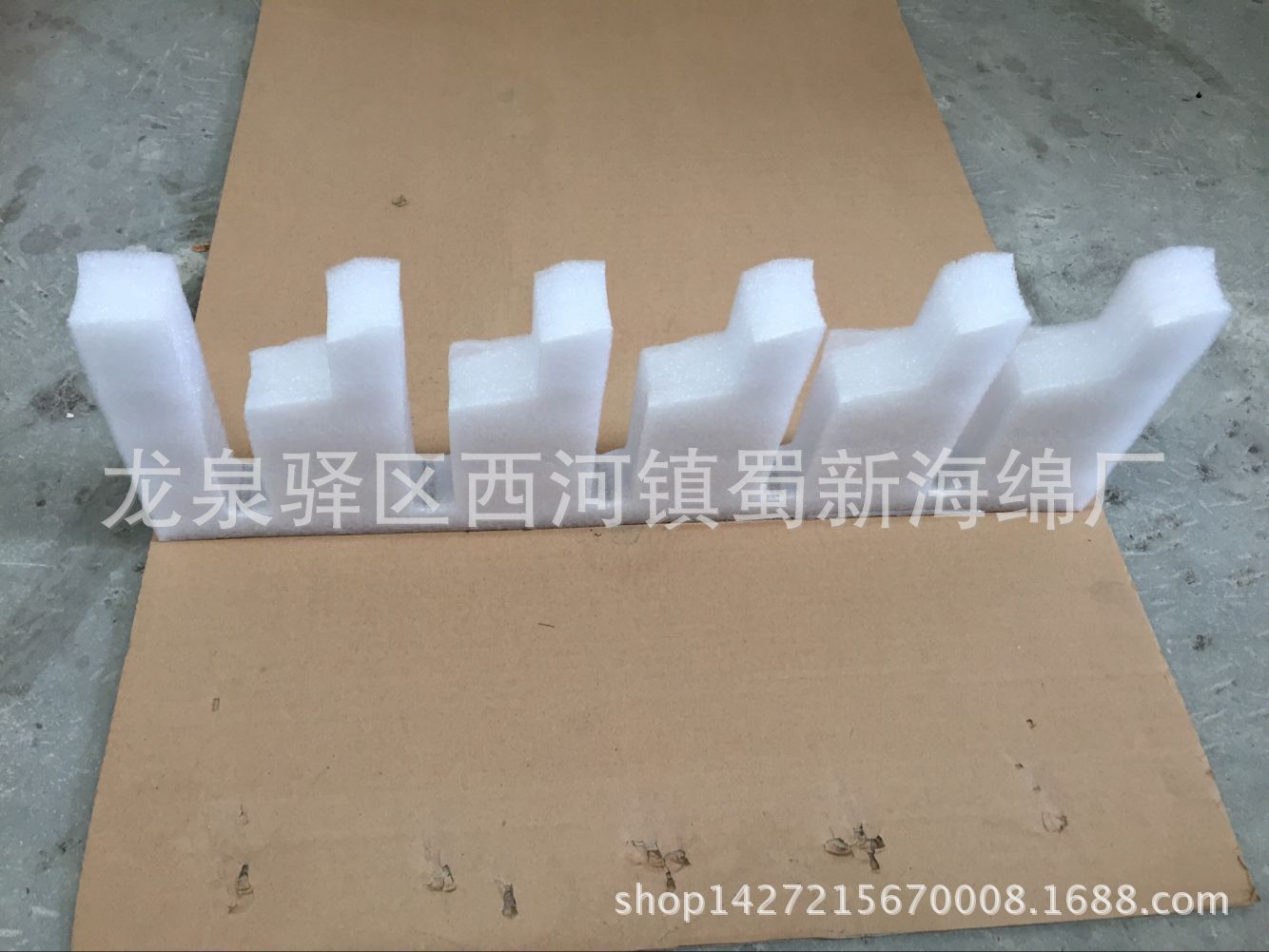 供应白色EPE粘纸箱汽车零部件包装海绵