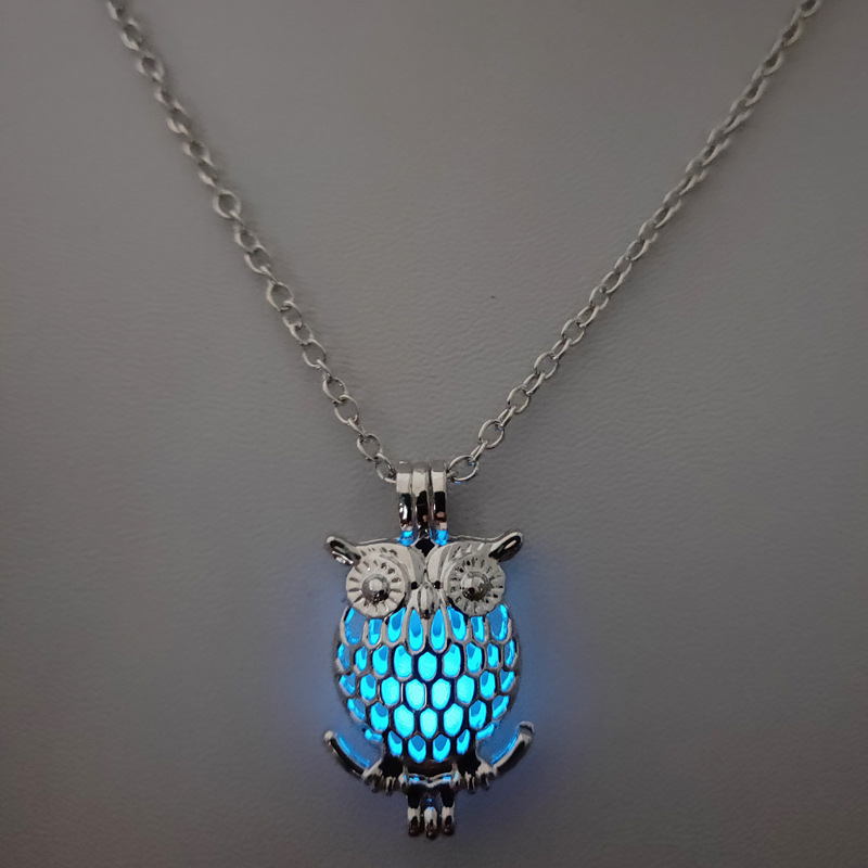 Wholesale Jewelry Luminous Hollow Owl Pendant Necklace Nihaojewelry display picture 7