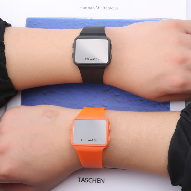 厂家热销LED镜子表男女士简约超薄休闲运动手表时尚潮流情侣表|ms