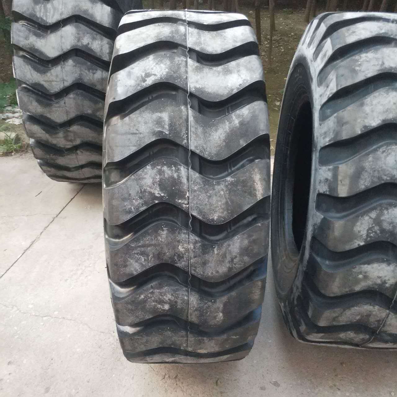 厂家供应 17.5-25 风神  30装载机 E-3花纹轮胎 发货及时