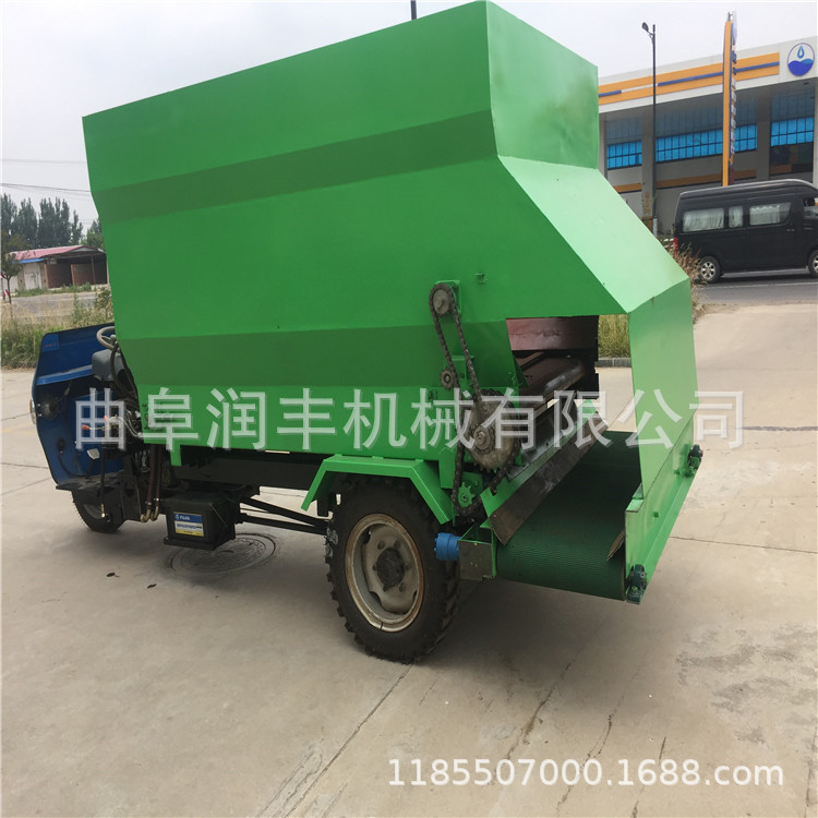 天津柴油撒料车价格 料槽送料喂料车