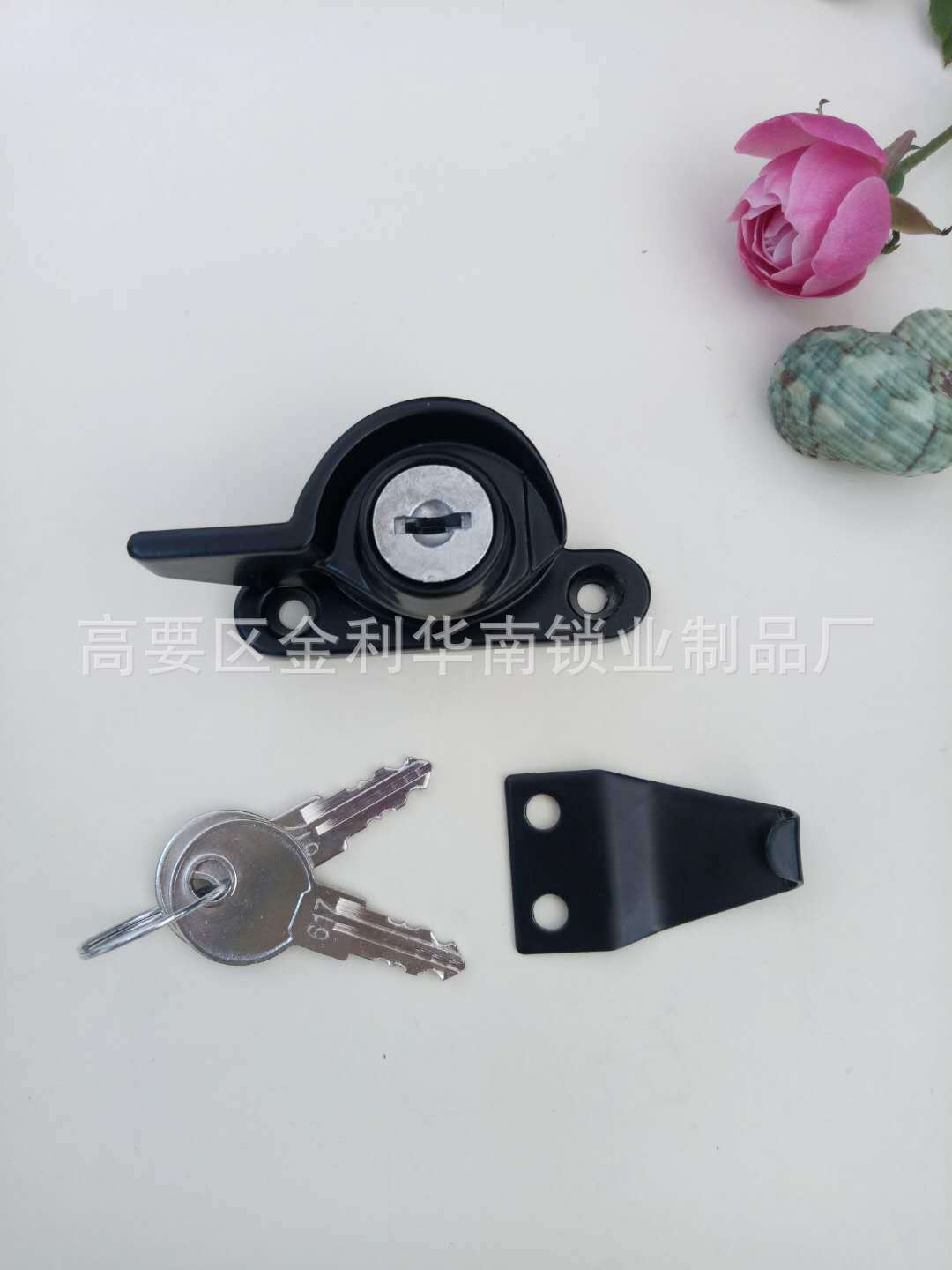 Venta directa de fábrica de bloqueo del sur de China capitán aleación de aluminio puerta corredera media luna cerradura ventana corredera gancho cerradura escaparate cerradura