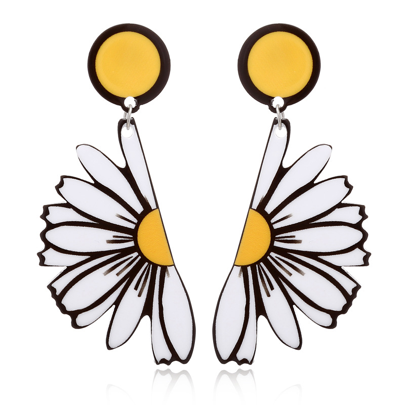 Korean Summer Acrylic Daisy Flower Exaggerated Semicircle Chrysanthemum Alloy Earring display picture 7