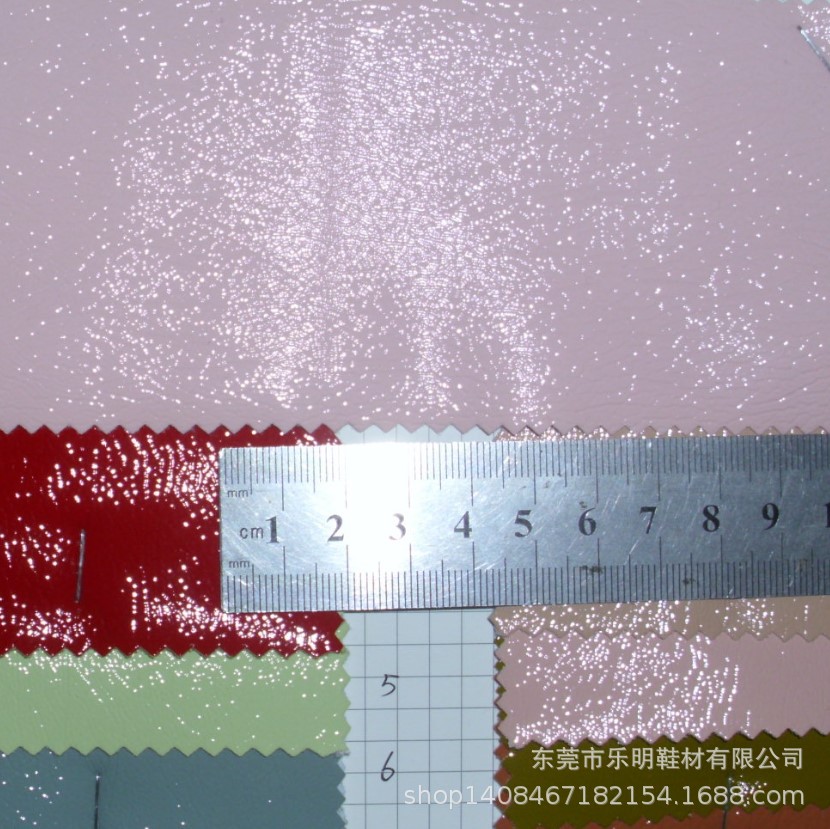 MP8021现货供应拉毛底0.9MM厚亮面揉纹PU鞋材手袋包皮料