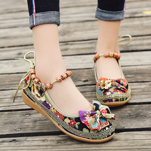 Foreign trade retro beaded embroidered lace old Beijing cloth shoes ethnic style strappy shoes women's large size