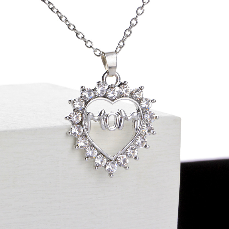 Chaîne Clavicule Chaîne Amour Diamant Incrustation Cadeau De Fête Des Mères Cadeau Vente Chaude Accessoires En Gros Nihaojewelry display picture 3