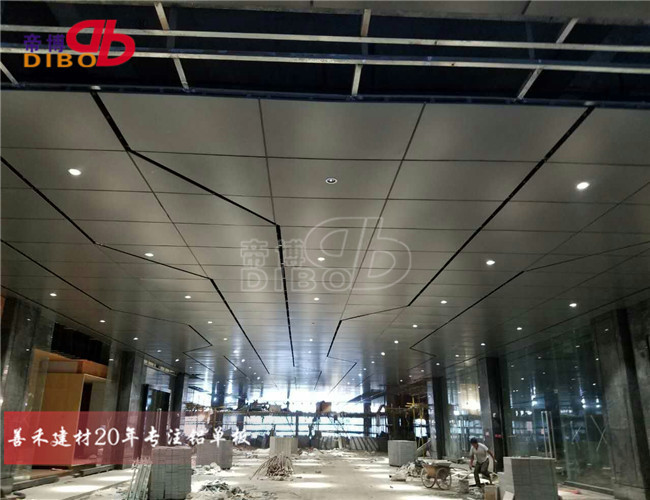 加油站防风铝条扣 办公楼铝天花铝扣板 广告牌U85条扣