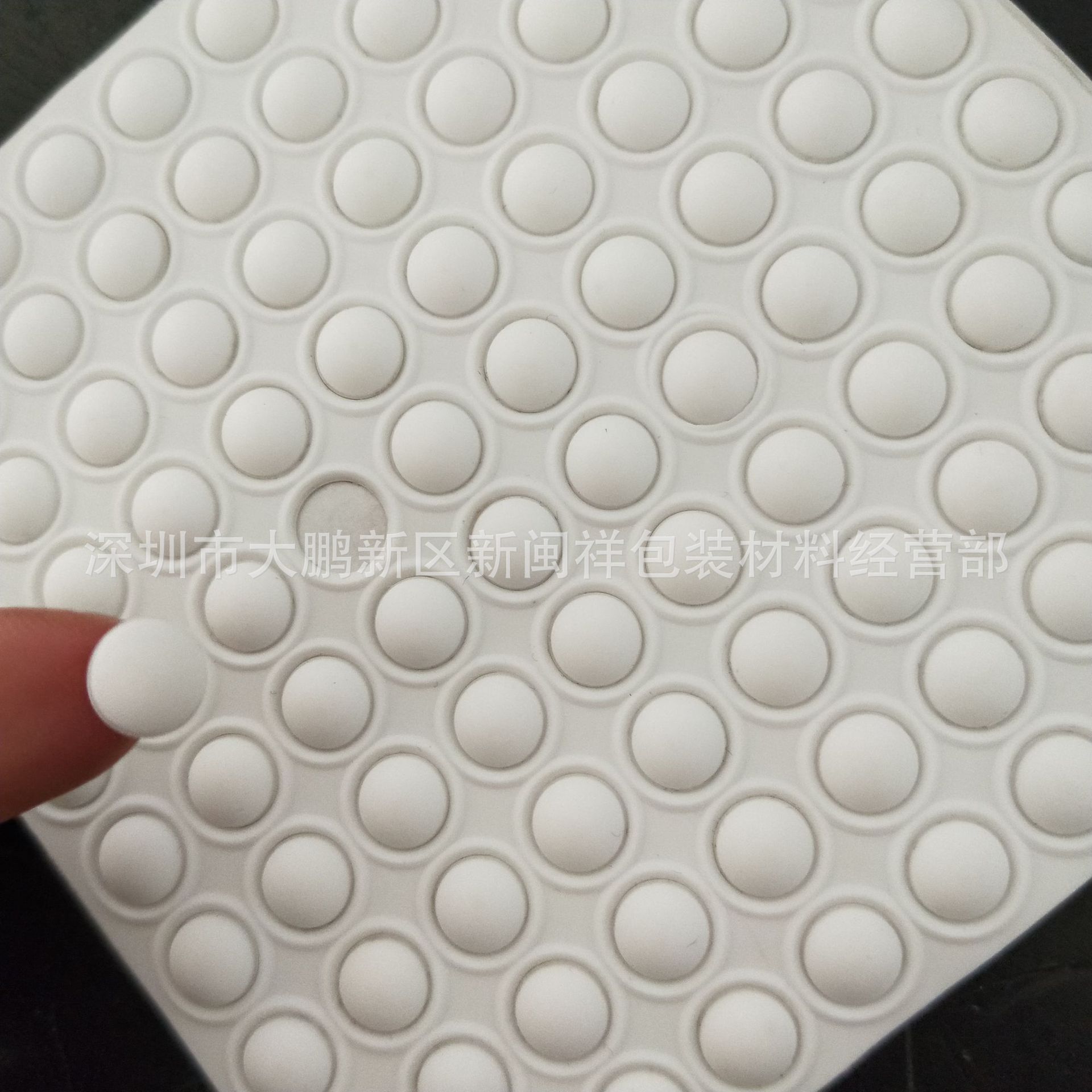 厂家直销防滑橡胶脚垫 锥形仪器增高机脚垫 自粘网格不规则垫片