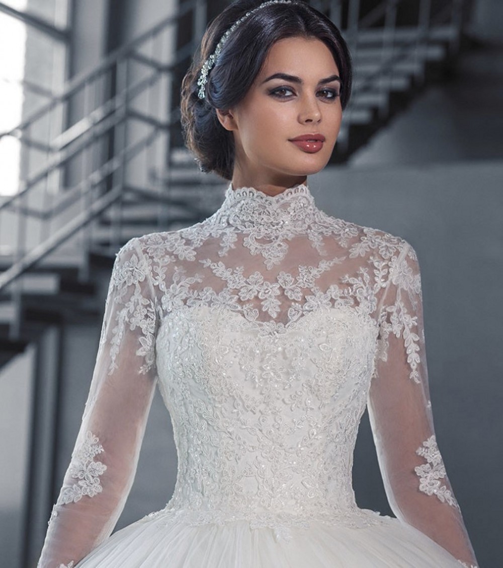 New wedding lace row flower long sleeve large tail tutu skirt Bride wedding dress factory wholesale