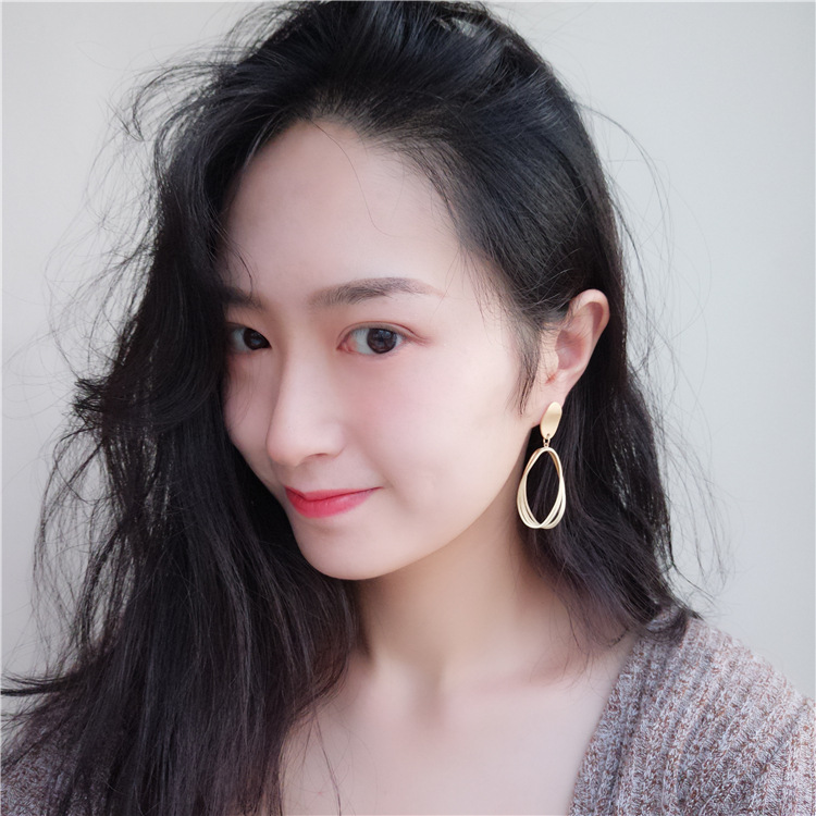 不规则圆形复古哑光金耳钉