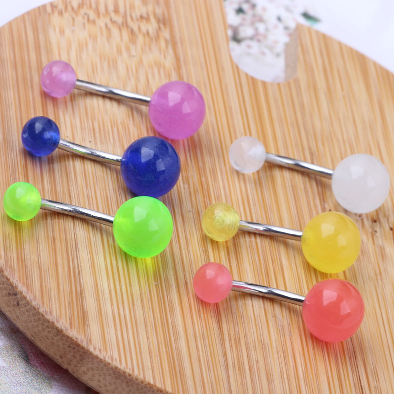 16G labret stud size and finish detail