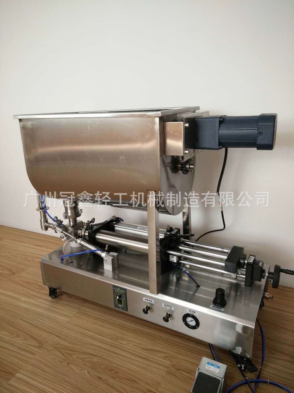 辣椒酱番茄酱老干妈牛肉酱海鲜酱灌装机  剁辣椒海带丝灌装机